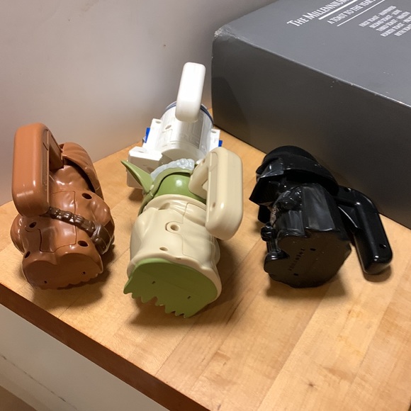 4 Star Wars flashlights about 5-6 in tall - Picture 4 of 4